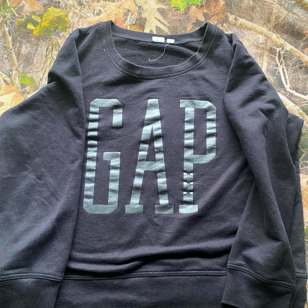 GAP sweatshirt